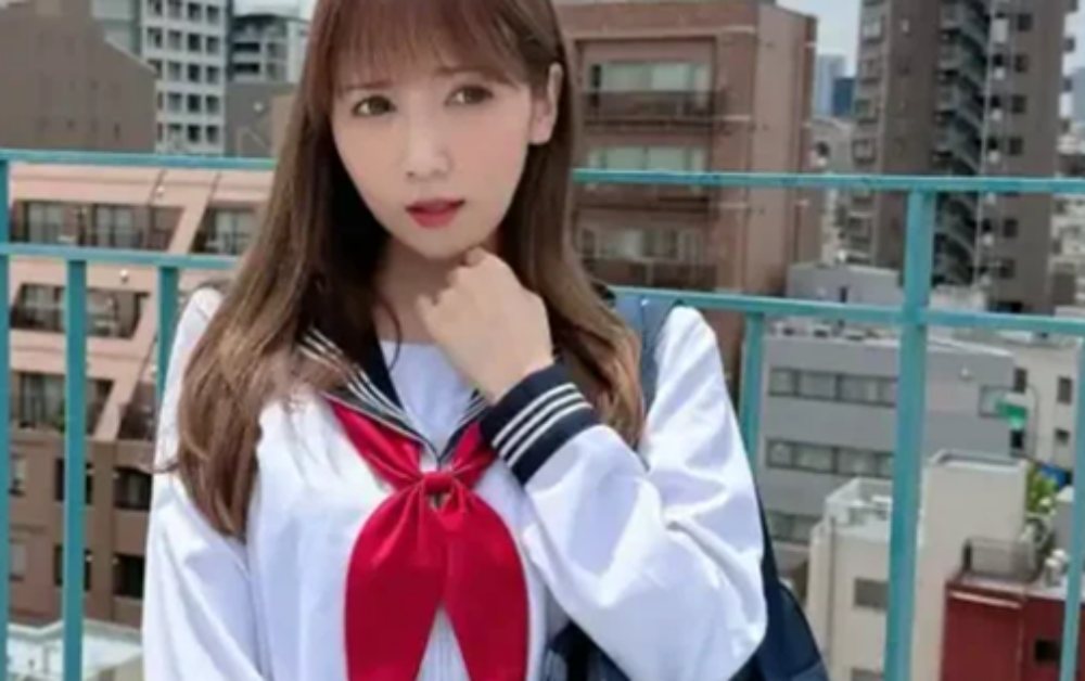 Nữ diễn viên phim 18+ gây tranh cãi khi tiết lộ “con trai bí mật”